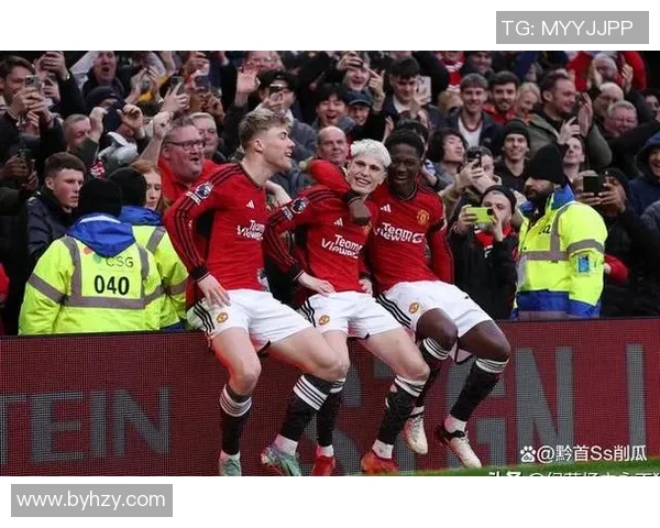 曼联新星表现不佳替补球员却在30场中打入11球引发关注